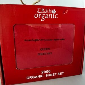 QUEEN Sheet Set - Rich Red - NEW!